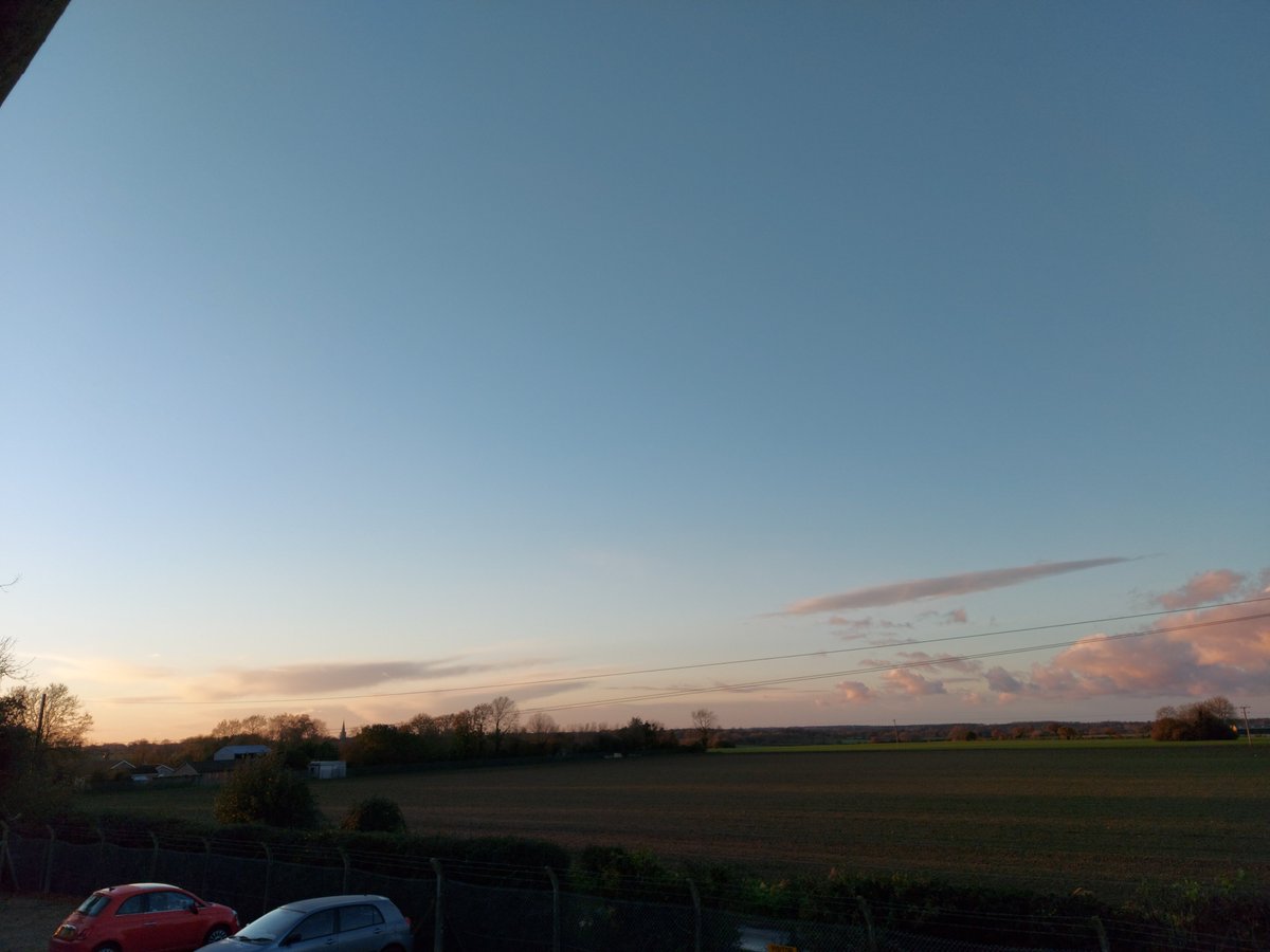 CollierTurfCare's tweet photo. Beautiful late afternoon sky today at Collier HQ 🍂 https://t.co/NYZ0uR8zYk