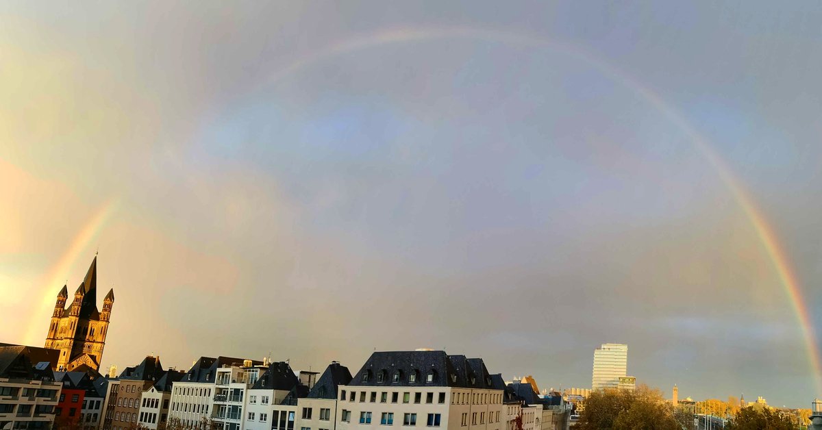 #magicmoments am #Heumarkt in #Köln 🌈🌦️ Da sitzen wir in unserem Büro in der ersten Reihe. Grüße an die Kollegen im #HomeOffice 😇
