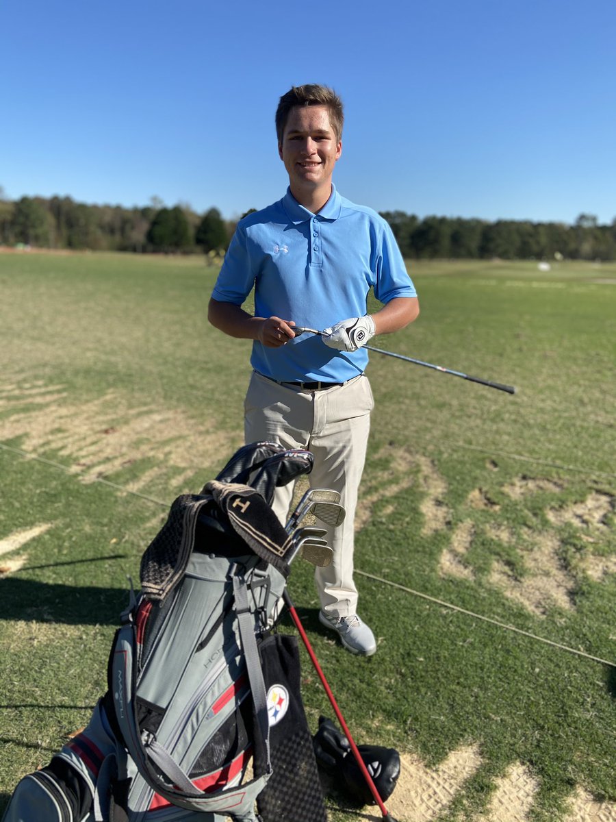 JannaTolleson's tweet photo. 💚Gr8t visit @MethodistU💚 Thx for letting my son Christopher hit some 🏌🏼‍♂️ “Down back”! #monarchs #pgmprogram #@PiedmontHS_NC 💙 #classof2021 https://t.co/QRr23PTdax