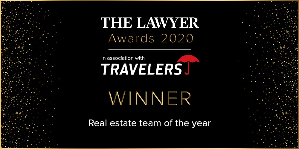 TheLawyermag's tweet image. @LewisSilkin wins Real Estate Team of the Year! Congratulations to the team! #LawyerAwards

Highly commended: @DLA_Piper
Commended: @CMS_law