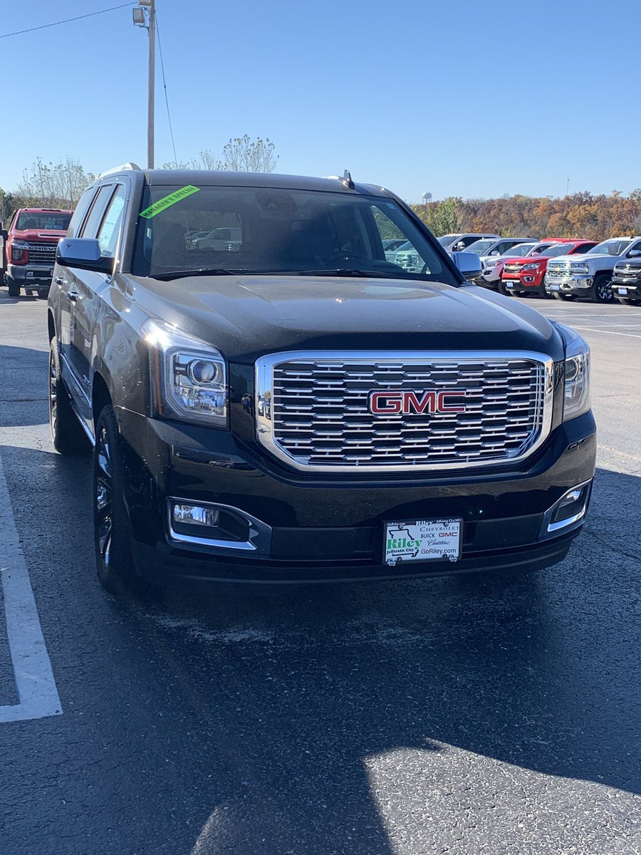 Our last 2020 GMC Yukon Denali has a Riley discount of $4,910 w/ 0% APR for 72 months financing for well qualified buyers. 
Not interested in special financing? Then take GMC’s purchase allowance to make it $10k off MSRP! rileychevrolet.com/VehicleDetails…