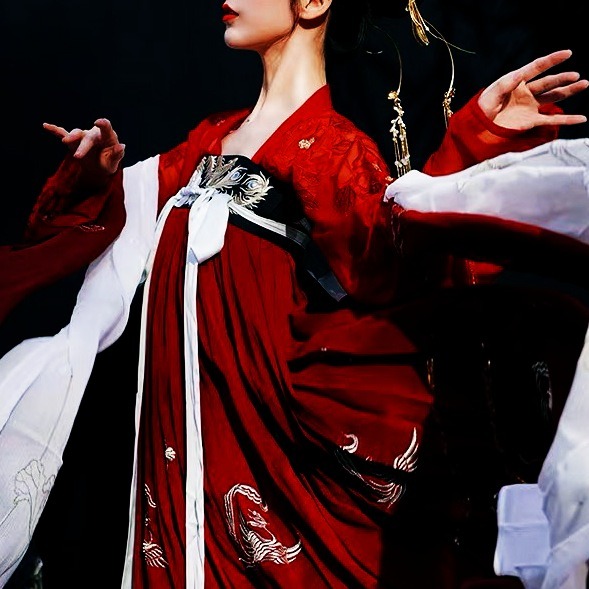 « obligada a casarse con el hijo noble de cualquier otro clan (a elección del user). El motivo es tratar de buscar una relación de aliados entre los clanes.

Un poco cliché, pero tengo que intentarlo.

El rol es <a href="/XingFuPromo/">幸福 ─ 𝐗𝐈𝐍𝐆𝐅𝐔 (cerrado)</a>.

¡Un rt, por favor!