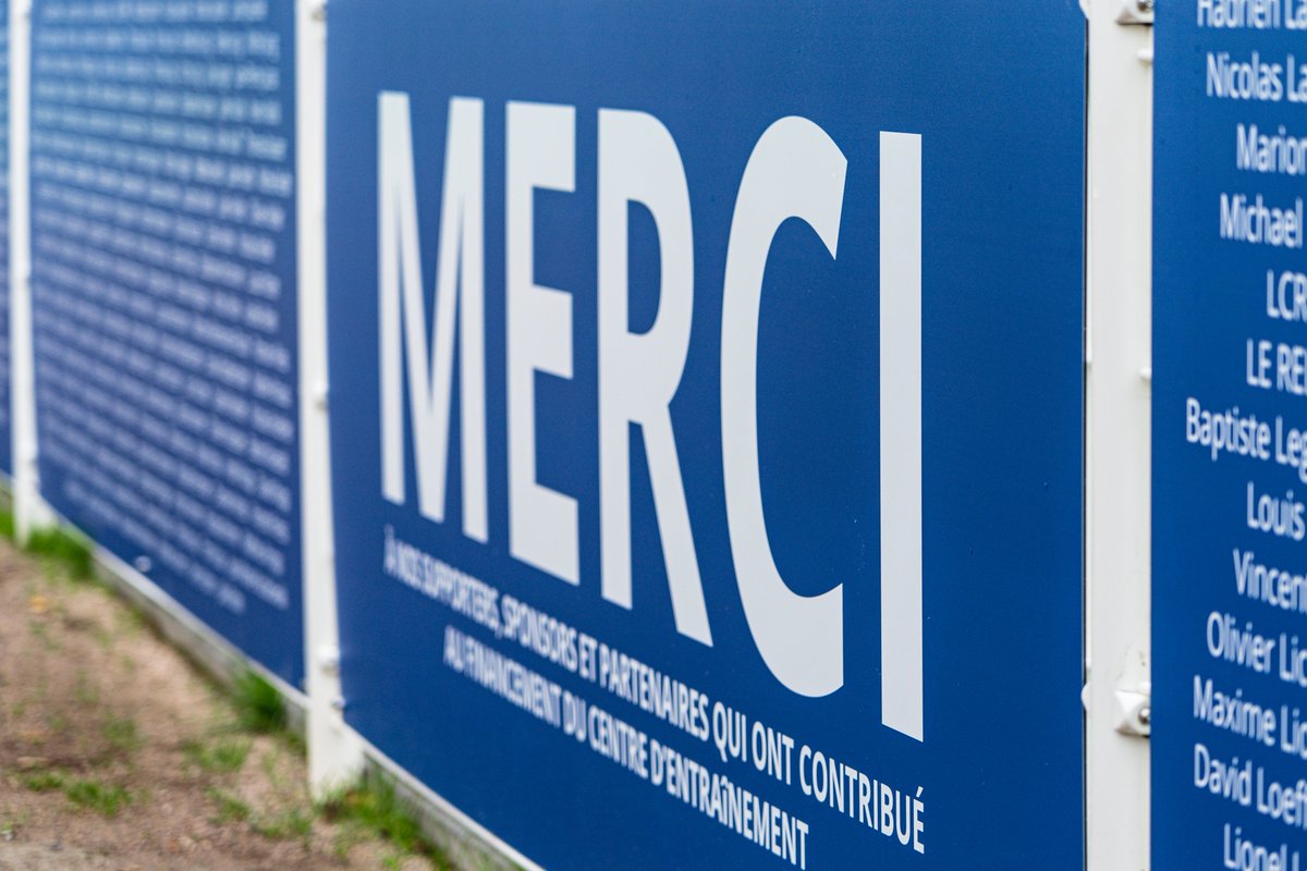 RCSA's tweet photo. 💙 𝐌𝐄𝐑𝐂𝐈 !
Que vous soyez supporter, sponsor, partenaire, abonné entreprise ou CSE, vous avez, par votre générosité, participé au financement des nouveaux terrains d'entraînement.

🔤 Quelques uns d'entre vous accompagnent désormais nos joueurs au quotidien 😍 https://t.co/Yt7FS4D9vW