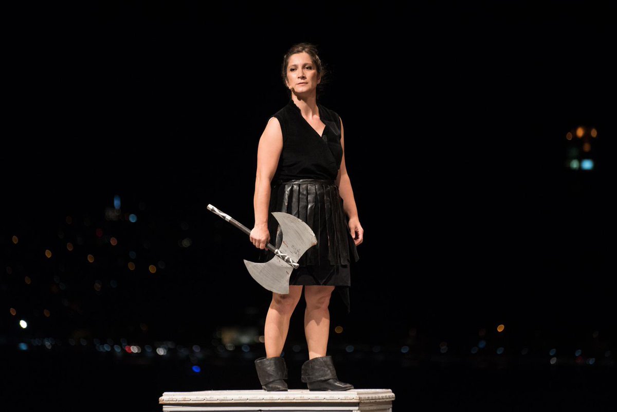 “Bir Kadın Uyanıyor” 22 Kasım Pazar saat 16:00 ve 19:00’da Moda Sahnesi’nde! Biri <a href="/modasahnesi/">moda sahnesi</a> diğeri <a href="/BgstTiyatro/">BGST Tiyatro</a> için! 
Hepinizi bekliyoruz!