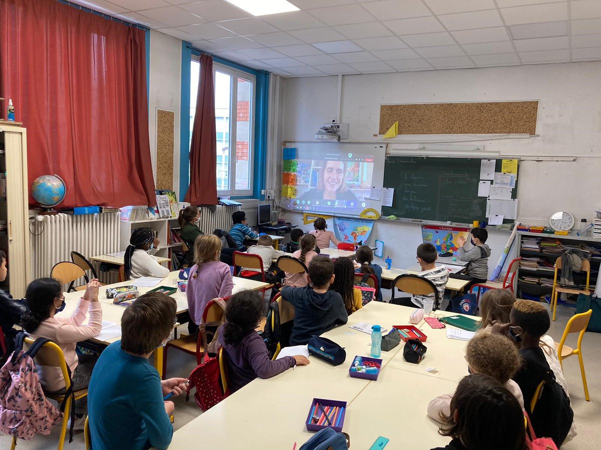 Des toilettes à bord du Mono Banque Populaire X, en passant par les porte-bonheurs, le Père Noël ou les animaux marins, Clarisse a répondu aux nombreuses questions des 1 500 écoliers curieux de découvrir le <a href="/VendeeGlobe/">Vendée Globe</a> 2020 👦👧

#GoClarisse #VG2020