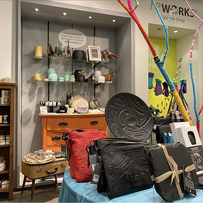WORK_in_BC's tweet photo. It’s official! My holiday popup shop is open. Thrilled to be hosted by A Dose of Happiness in @BankersHall. There are lots of other local vendors here too. One stop local shopping! Details here: https://t.co/sS33PfGYhc
#giftshop #ecostore #greenlifestyle #ecoretailer #buylocalyyc https://t.co/vMmKliVlZO