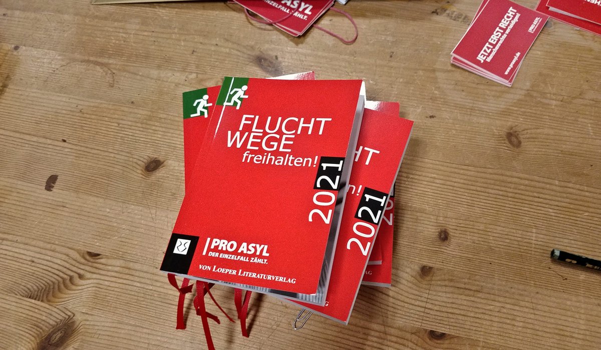 Pro Asyl On Twitter Unser Beliebter Taschenkalender Ist Jetzt Fur 2021 Erhaltlich Wie Gewohnt Mit Allen Terminen Die Fur Die Fluchtlingsarbeit Wichtig Sind Und Zahlreichen Hintergrundbeitragen Fotos Informationen Zu Asylrelevanten Themen pro asyl kalender 2021