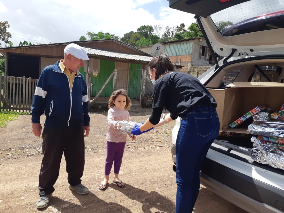 MagnaInt's tweet photo. Thank you to our Magna team in Santo AntΓ΄nio da Patrulha, Brazil, who continued the Children's Day celebration by donating food baskets and toys to their local community. #MagnaInAction https://t.co/121mlSqh16