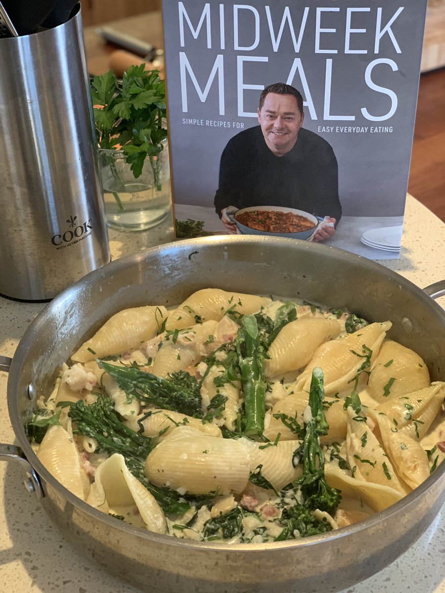 nevenmaguire's tweet photo. Thank you all so much for your support midweek meals is the best selling cookbook in Ireland ๐ฎ๐ช this week again hope your all enjoying the recipes. Stay safe happy cooking ๐๐๐ @Gill_Books https://t.co/PYo6h1HeUI