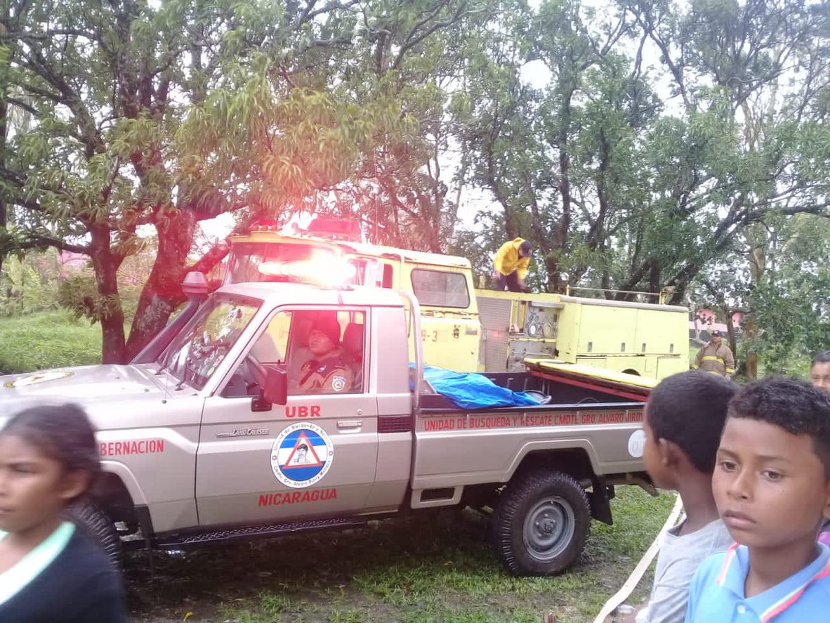 LaSandino's tweet photo. #AlDía Unidad de búsqueda y rescate realiza labores de evacuación #Bilwi.

 #HuracánEta https://t.co/b5TpHkii8Z