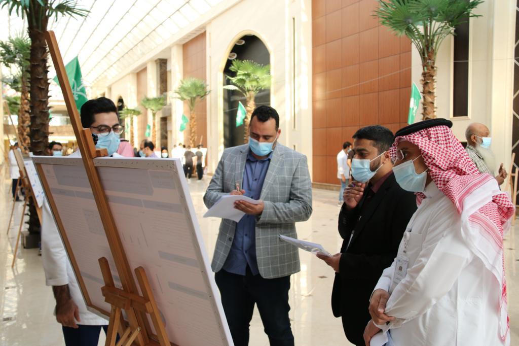 AlMaarefa's tweet photo. ��لبة كلية الطب في ⁧#جامعة_المعرفة⁩ يستعرضون نتائج أبحاثهم العلمية ضمن فعاليات أسبوع البحث العلمي https://t.co/HmEYgGYKZw