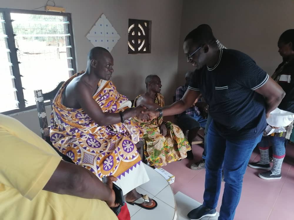 AMajeedMajor's tweet photo. RETAILING THE PEOPLE'S MANIFESTO

Fruitful engagements with the Chiefs and wonderful people of Dwenedabi, Nkenkenso and its surrounding communities in the Offinso North Constituency of the Ashanti Region. 

#VoteNumber2
#JohnMahama2020
#AwuahDarko https://t.co/LJmoauocsw
