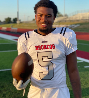 6starfootballMO's tweet photo. BEST AVAILABLE: A look at DE prospects still on the board (2021) — Six Star Football takes a look at some of the state's top prospects still on the board:

https://t.co/EUQ60oAiHG https://t.co/rQxau0JPP7