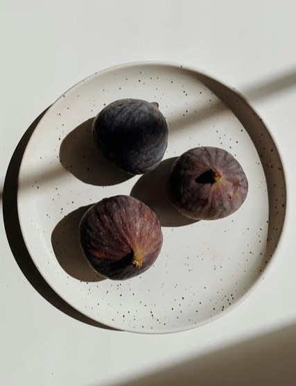 RoselandProduce's tweet photo. The first week of November is National Fig Week!
These teardrop shaped fruit are packed with nutrition. They have been known to decrease risk of heart disease, promote healthy digestion and even help regulate blood sugar levels. Truly a small but powerful fruit. https://t.co/HOhOQV4oUU