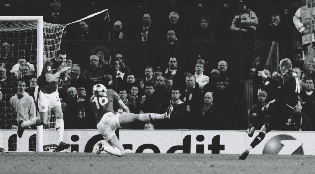 Arjen Robben with a glorious Volley at Old Trafford