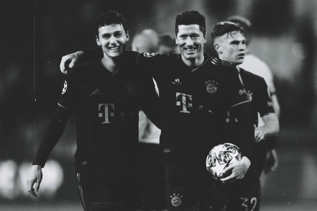 Robert Lewandowski becoming the fastest player to score 4 goals in Champions League history by scoring 4 in only 14 minutes against Zrvena Zvezda