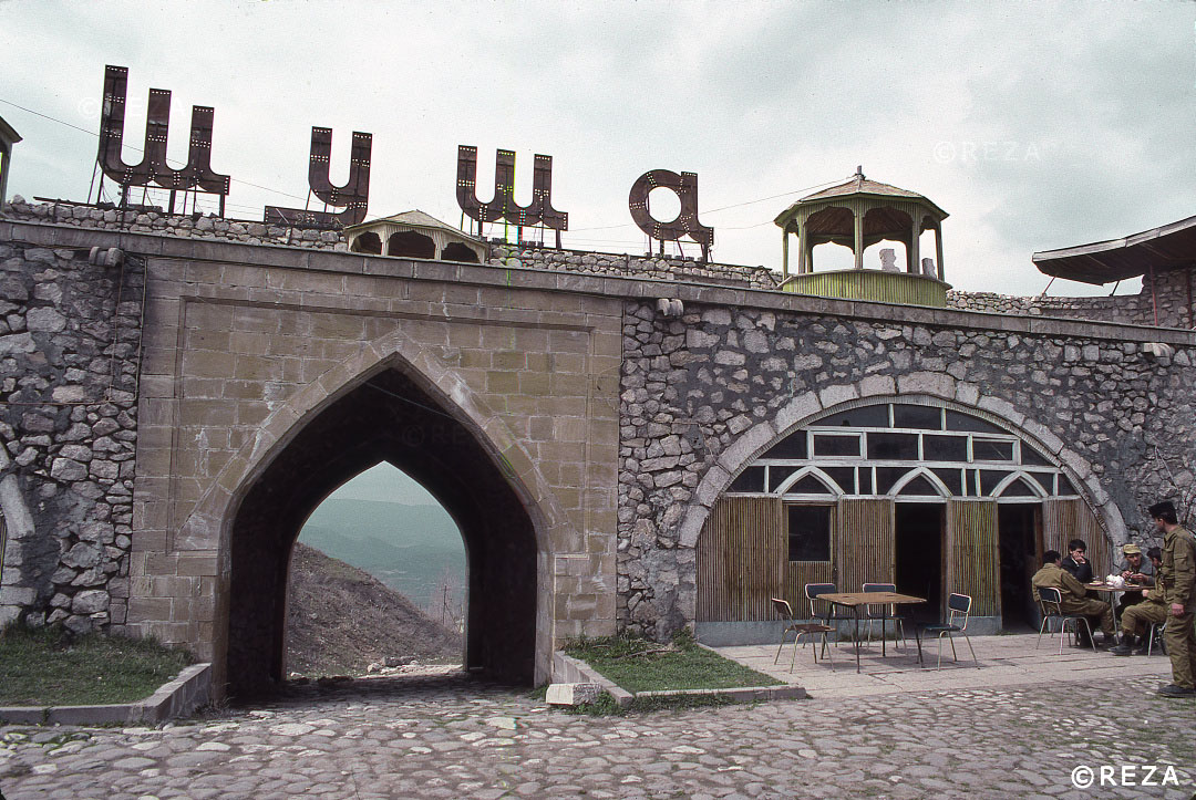 REZAphotography's tweet photo. Azerbaijan, Karabakh, Shusha, 1992
Shusha was the historical and cultural center of the Karabakh region and Azerbaijan foothold. In April 1992, I crossed over the mountains to reach this city. 
To the next tea in Shusha. #Karabakh #azerbaijan #Shusha https://t.co/dvb6BYv4A9