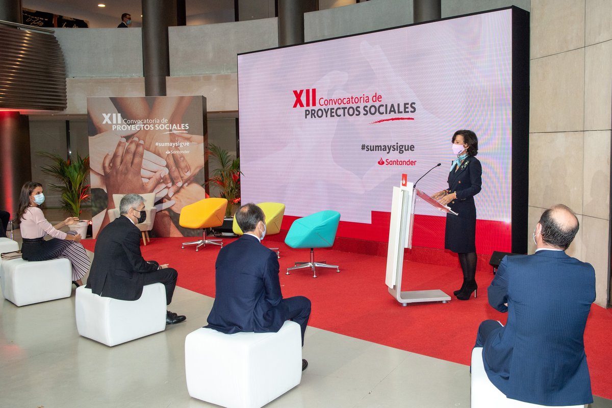 bancosantander's tweet photo. Así fue el emocionante acto de clausura de la XII Convocatoria Proyectos Sociales ‘Euros de tu nómina’. Recopilamos las mejores imágenes del evento presidido por S.M. la Reina y nuestra presidenta @AnaBotin
👉Puedes ver el evento en https://t.co/umL3AoOclB https://t.co/yXsCpeuo17