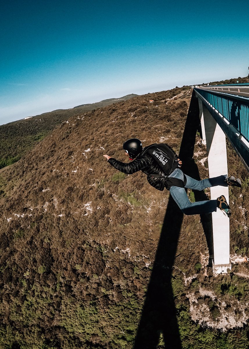 The bridge of many people's dream!
#basejumpingisnotacrime #Basejump