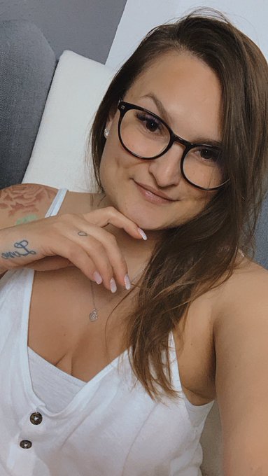 Auf gehts zu Fahrschule 🚘 . #f&uuml;hrerschein #happy #holly #endlich #losgehts #smile #glasses #escada #tiffanyandco<a href="/tag/f%C3%BChrerschein"class="tags">#f&uuml;hrerschein</a><a href="/tag/happy"class="tags">#happy</a><a href="/tag/smile"class="tags"><span>#smile</span></a><a href="/tag/glasses"class="tags"><span>#glasses</span></a><a href="/tag/holly"class="tags"><span>#holly</span></a><a href="/tag/escada"class="tags"><span>#escada</span></a><a href="/tag/tiffanyandco"class="tags"><span>#tiffanyandco</span></a><a href="/tag/losgehts"class="tags"><span>#losgehts</span></a>