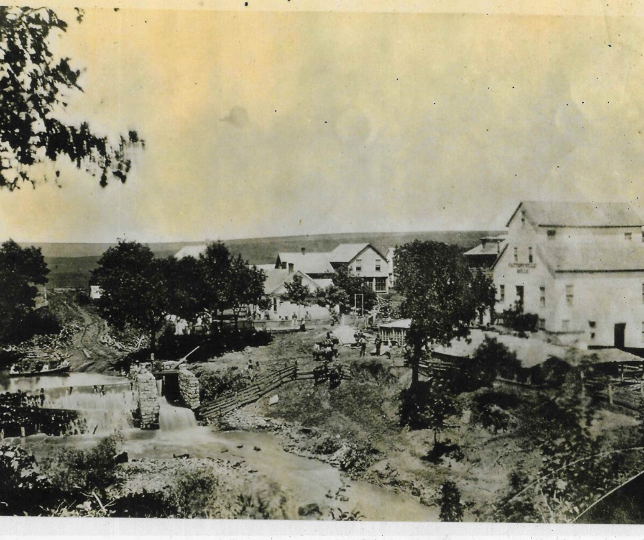HomesteadNHP's tweet photo. Factoryville was established in 1856. By the end of the 1880s, the town was flourishing, but the town did not secure a rail-line. By the 1890s Factoryville had been abandoned.
*This post was created by @PeruState student Tory L. as part of a collaboration with #HomesteadNM https://t.co/alQv7lONtK