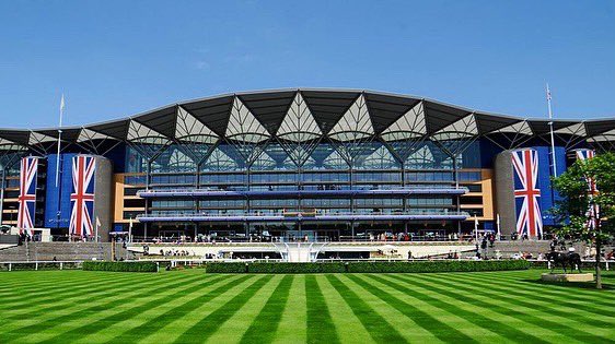 hub_xv's tweet image. 🔵With very strict Hygiene protocols, Social Distancing measures and dedicated desks, we are delighted to report we remain fully open during the current partial lockdown period.

#hubxv #ascotracecourse  #worknearhome #cardiff #coworkingspace #twickenham