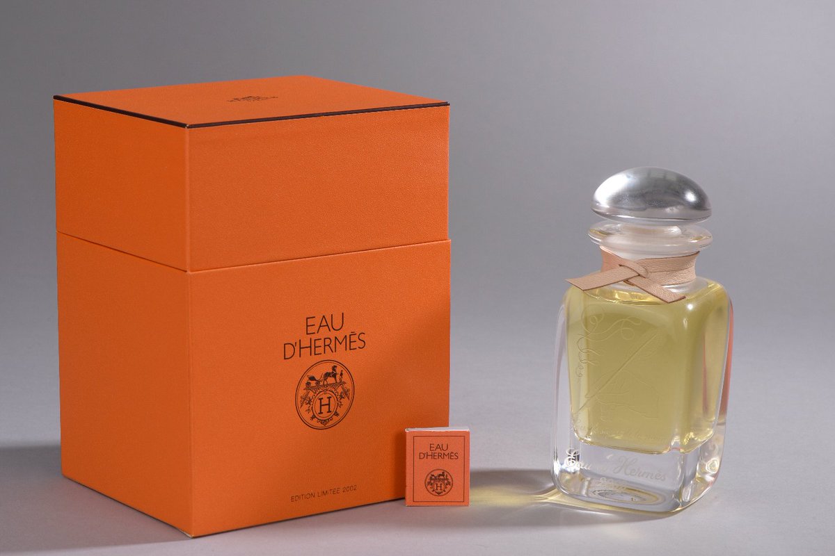 Concernant le le premier parfum d'Hermès fut la création du nez Edmond Roudnitska. Il vit le jour en 1951 et se nommait L’Eau d’Hermès. Aujourd'hui, il est considéré comme étant une véritable légende.