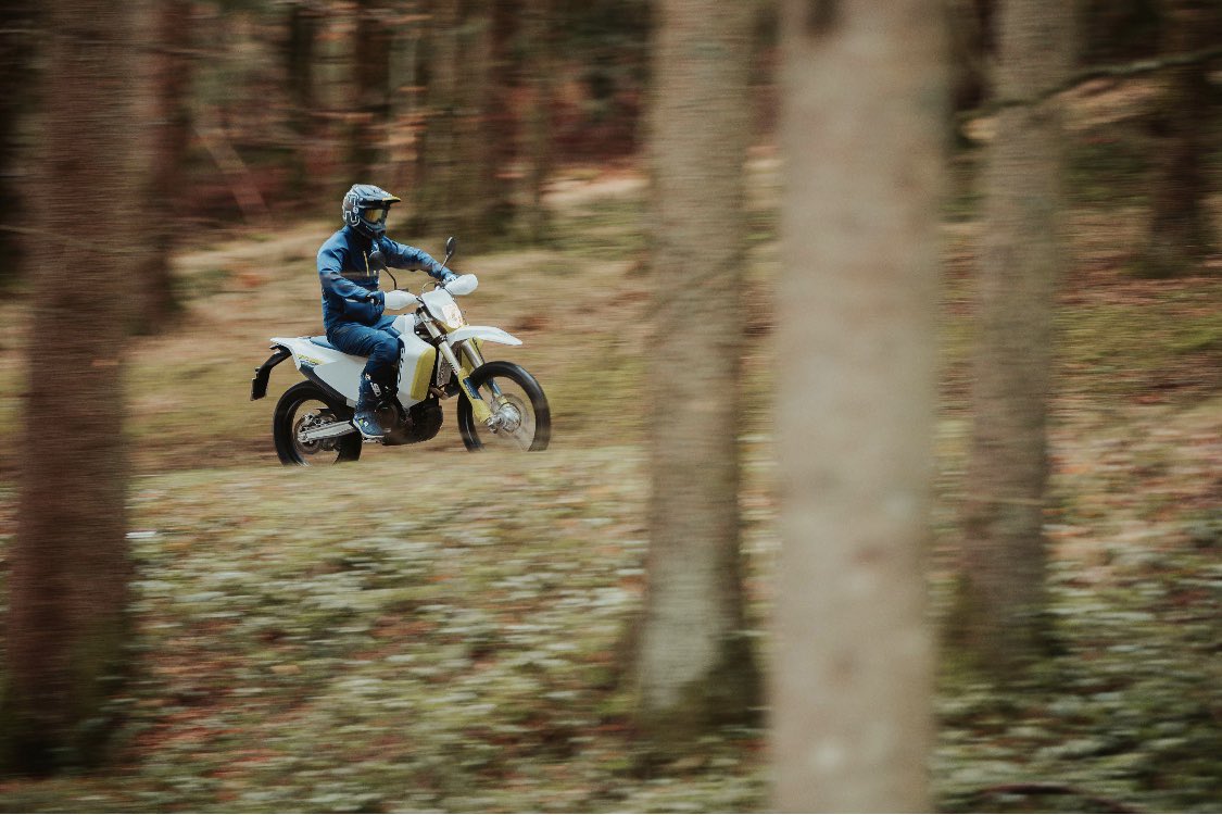 701 Enduro LR - Built to conquer huge distances. A 13-litre rear subframe fuel tank combined with the 12-litre front tank gives the 701 Enduro LR an effective range of up to 500 km of offroad riding. #HusqvarnaMotorcycles #701Enduro