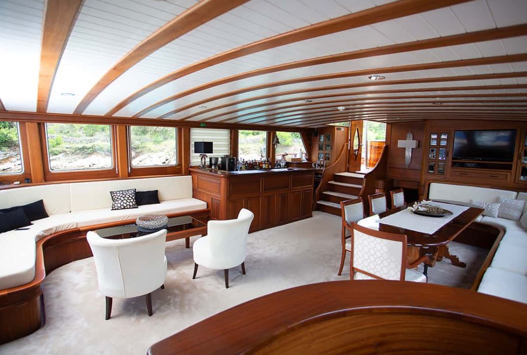 CroGulets's tweet photo. Gulet Dolce Vita is one of the most luxurious traditional gulets in Croatia.  

This 34-m wooden yacht can accommodate up to 10 persons in 5 magnificent double cabins: 2 master cabins with king-size bed, 2 double bed cabins, and 1 twin cabin.

#guletcharter #croatia #season2021 https://t.co/YJhmCZAE57