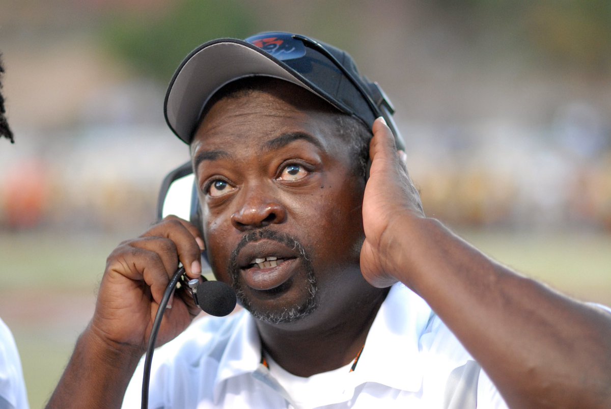 rcc_athletics's tweet photo. It is with a heavy heart that we mourn the loss of assistant football coach, Mikey Richey 💔. Not only was he a staple in the @RCCTigerFB program for 15+ years, but a father, friend and mentor to countless football student-athletes at @riversidecitycollege. Rest In Peace, coach. https://t.co/aIxByiQkop