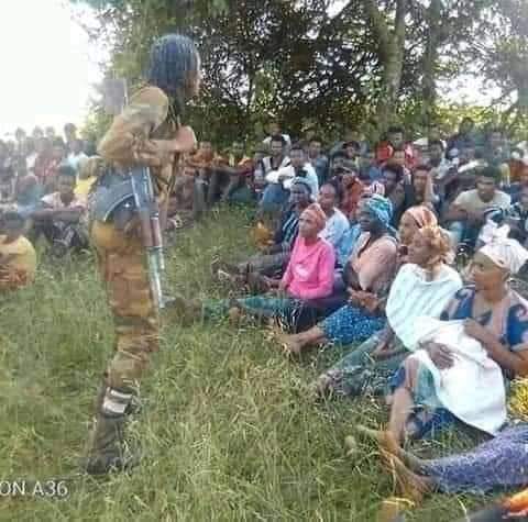 Abione_Bekele's tweet photo. እሄ ታዲያ ያለመንግስት እውቅና ሚደረግ ነው?
መንግስት ባለበት ሃገር ሽፍቶች ህዝብን ስብሰባ ጠርተው ከቁጣ እስከ ትዕዛዝ ከዛ�� ግብር ከማስክፈል እስከ ዝርፊያ ከዛም አልፎ አንድ በአንድ እስከ ጅምላ ግድያ እያደረሱ ህዝብን ሲያስለቅሱ እውነቱን1/2 https://t.co/vaceoX7GuR