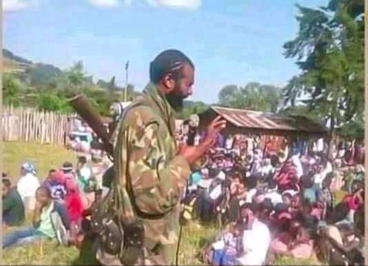 Abione_Bekele's tweet photo. እሄ ታዲያ ያለመንግስት እውቅና ሚደረግ ነው?
መንግስት ባለበት ሃገር ሽፍቶች ህዝብን ስብሰባ ጠርተው ከቁጣ እስከ ትዕዛዝ ከዛ�� ግብር ከማስክፈል እስከ ዝርፊያ ከዛም አልፎ አንድ በአንድ እስከ ጅምላ ግድያ እያደረሱ ህዝብን ሲያስለቅሱ እውነቱን1/2 https://t.co/vaceoX7GuR