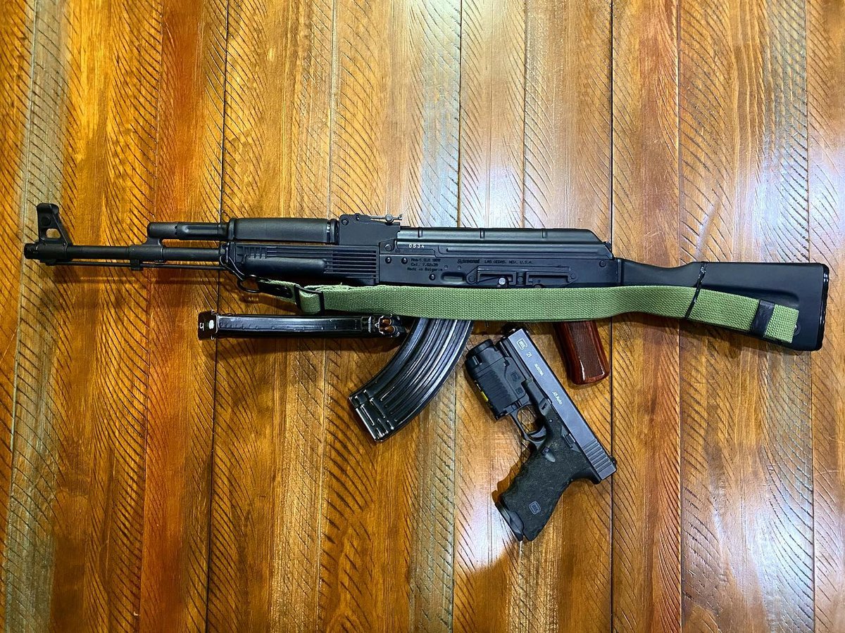 ARSENALinc's tweet image. SHTF what are you grabbing first? 
-
📷 @desert_tactikul
-
#shtf #shtfready #ak47 #arsenal #arsenalsam7r #arsenalsam7sf #bulgarianak #bulgarianak47 #glock #glock21 #76239 #blackgunsmatter #pro2a