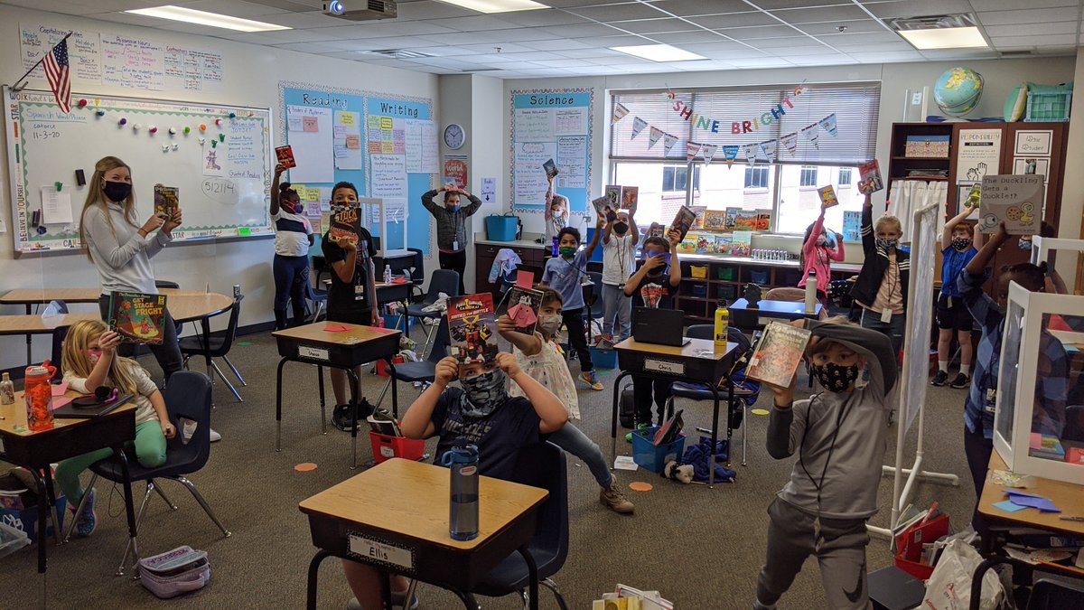NicholsReads's tweet photo. 3rd grade friends enjoyed making origami puppy dogs and picking out books, including some mystery novels! @nicholsfrisco @3rdNichols https://t.co/wOOPhLIWE3