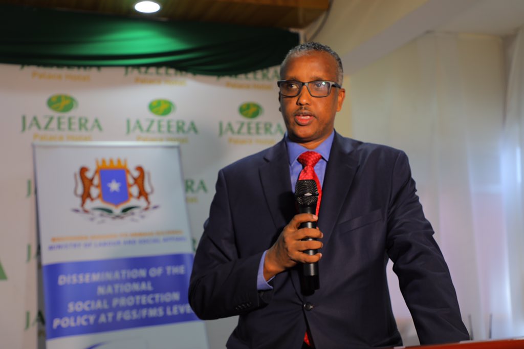 SomaliaMolsa's tweet photo. H.E minister @duranfarah of @SomaliaMoLSA today has officially launched 3 days workshop on Somalia Social Protection Policy for the Federal Member States.

The minister underlined the importance of the dissemination of the national social protection policy at FGS/FMS level. https://t.co/IUsBwEm2cX