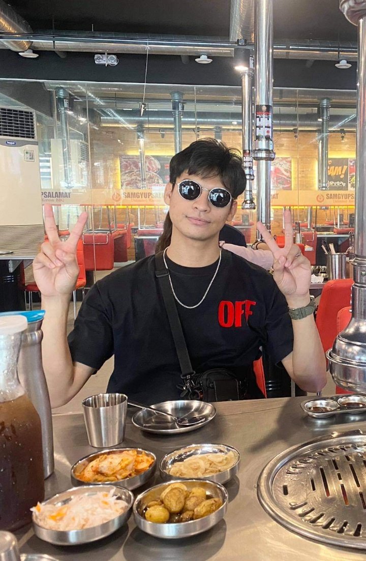 NewWizerOfc's tweet photo. Happy 2nd Monthsary NewWIZER FAM...
Ang pogi ni @wize_estabillo sa suot nyang shirt 😍😍😍
#NewWIZERWeWereFatedToBeTogether https://t.co/MfYcZ47jRd