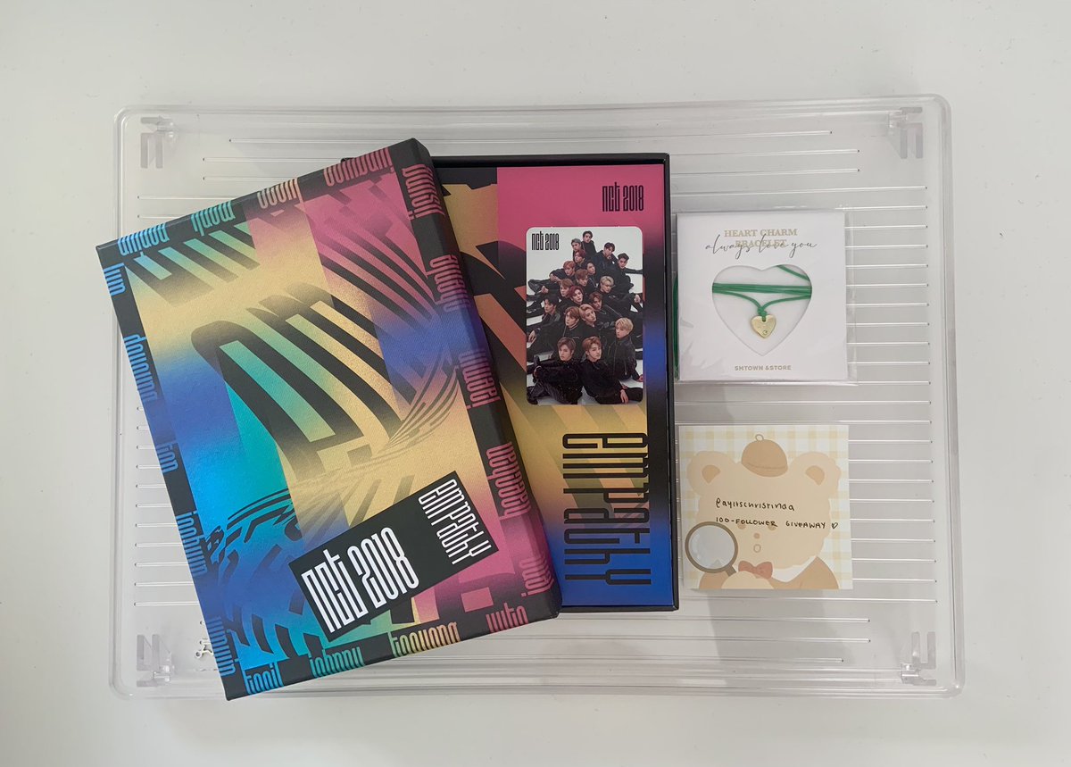 𝟭𝟬𝟬 𝗳𝗼𝗹𝗹𝗼𝘄𝗲𝗿 𝗴𝗶𝘃𝗲𝗮𝘄𝗮𝘆 [US ONLY 😭] 

To thank everyone for the support I’ve been receiving since I started doing GOs, I’m giving away these items! 

RULES: 
-like &amp; retweet!
-comment a funny pic of an nct member!
-follow for extra entry! 

ENDS: 11/23 7 pm pst