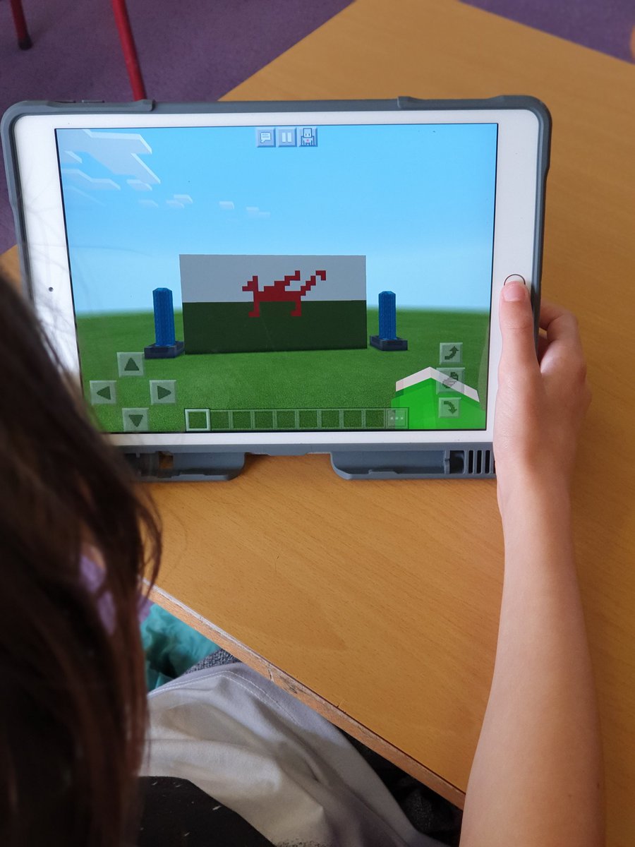 kellie_digital's tweet photo. Learning the history of the Welsh flag with @PlayCraftLearn &amp; @Flipgrid!🏴󠁧󠁢󠁷󠁬󠁳󠁿

1) Use Minecraft to recreate scenes &amp; show understanding of the story.

2) Add Minecraft screen recordings to Flipgrid &amp; retell the story in own words.
@HwbNews
#MIEETeamWales #MakingLearningMeaningful https://t.co/O4UshExDeQ