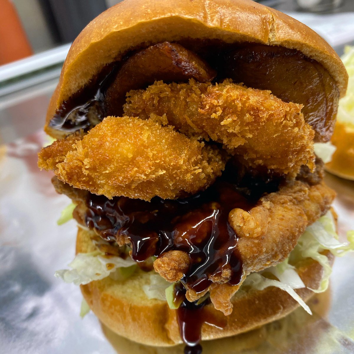 kyrkitchen's tweet photo. 🚨 KYRKITCHEN SURF N TURF BURGER - Deep fried shrimp, plantain, southern fried chicken and KR Korean sauce 😋 🍤 🍔 

Full menu at https://t.co/Wmet56QOvi https://t.co/nhml0vU4Q0