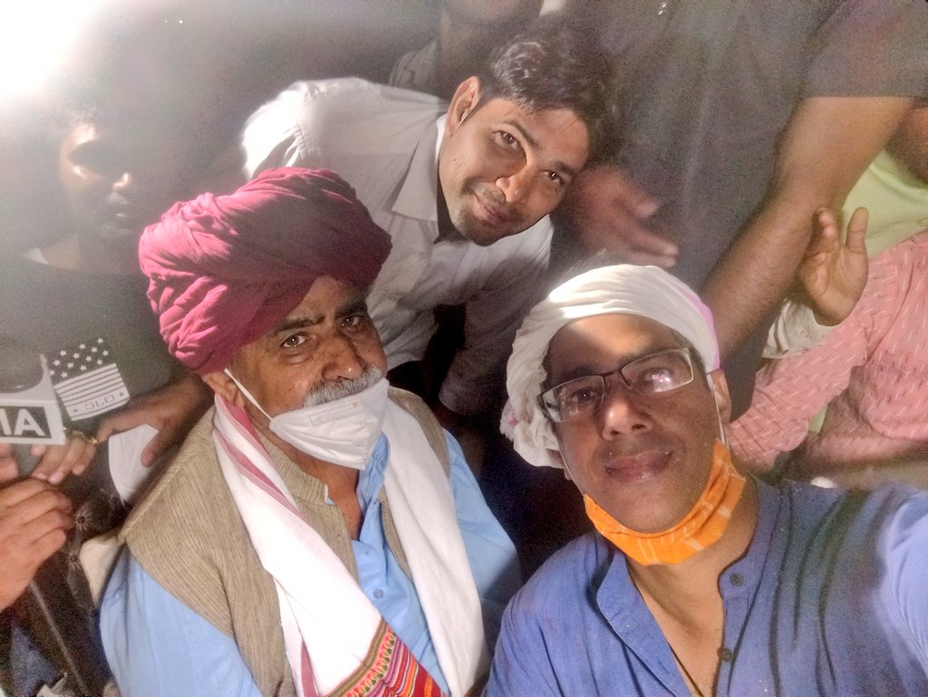 VijaySBainsla's tweet photo. आज पीलूपुरा की पावन धरती पर जन्मदिन मनाने का सौभाग्य प्राप्त हुआ। आपके प्यार दुलार और स्नेह का में कायल हूँ। 
मुझे गर्व है कि मेरा जन्म गुर्जर कौम में हुआ है

जय देवधणी https://t.co/bIKbfHiprX