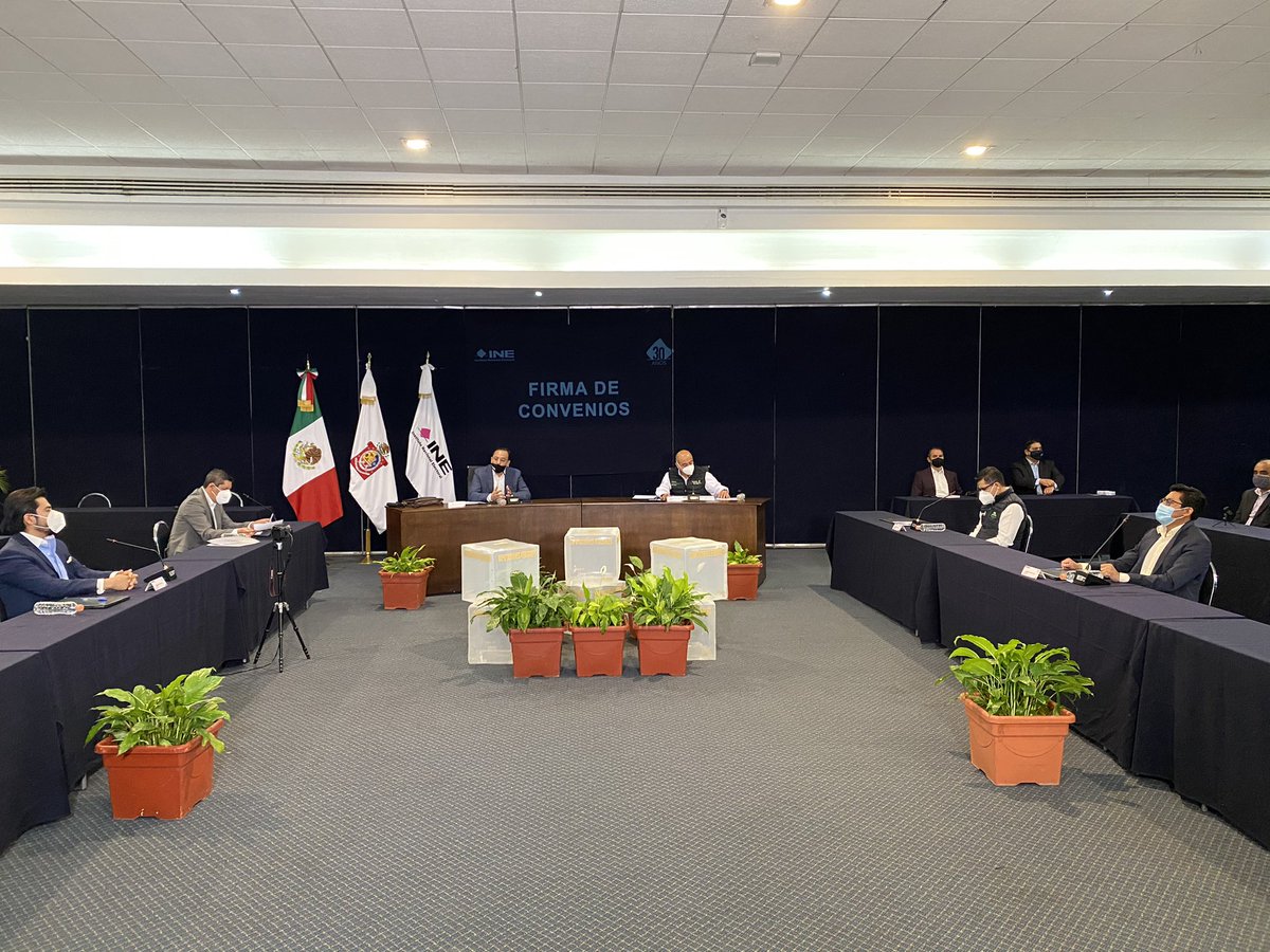 INE_Oaxaca's tweet photo. ✍🏼Se lleva a cabo Firmas de Convenios con Instituciones y Asociaciones para la construcción de una ciudadanía integral, el objeto de los presentes convenios serán establecer las bases de coordinación para desarrollar proyectos conjuntos con el propósito de coadyuvar al (1/2) https://t.co/J7I9c2t6Wf