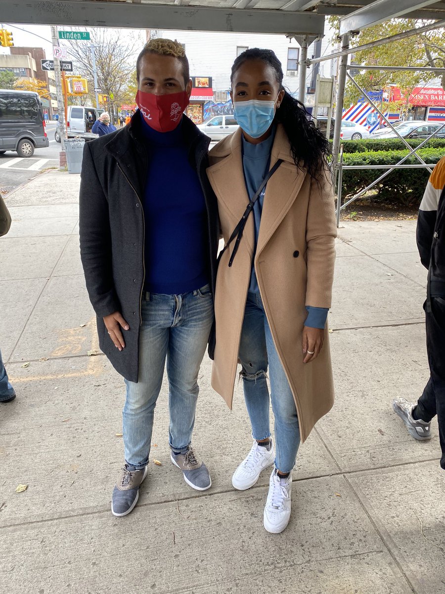 Samynemir's tweet photo. HUGE shout out to Taneka Stevenson and  @workthepollsorg who is feeding over 1,300 poll workers today throughout entire Brooklyn. 

We teamed up to identify large poll sites in food desert areas or low income. Super grateful and admiring their volunteer efforts! 👏🏾💪🏾 🗳 https://t.co/73RYhEuBEV