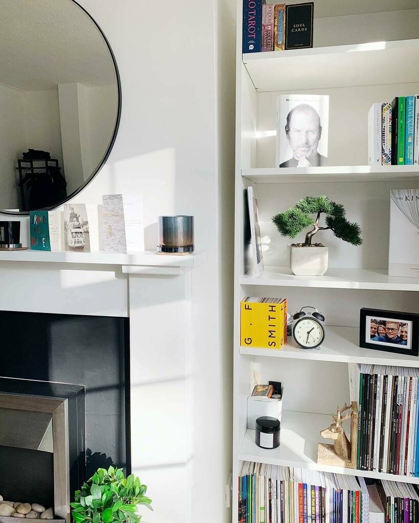 New obsession: styling shelves 🧚🏼‍♂️ instagr.am/p/CHItafZHyPu/