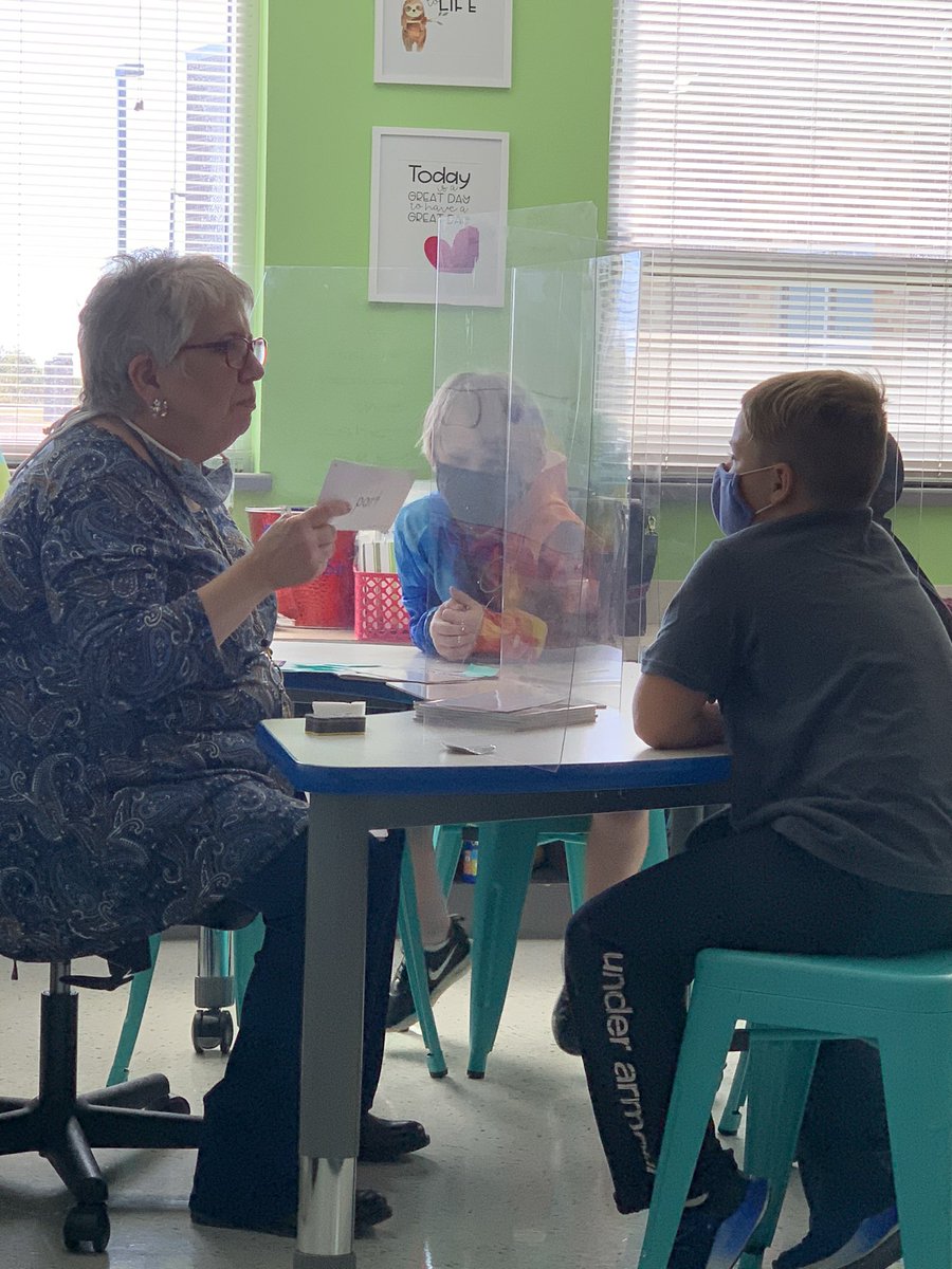 JenniferCleve19's tweet photo. Love having Becky Beegle share her knowledge with our students.  @mcclatchey_elem #MISDproud https://t.co/RzkAwcEntK