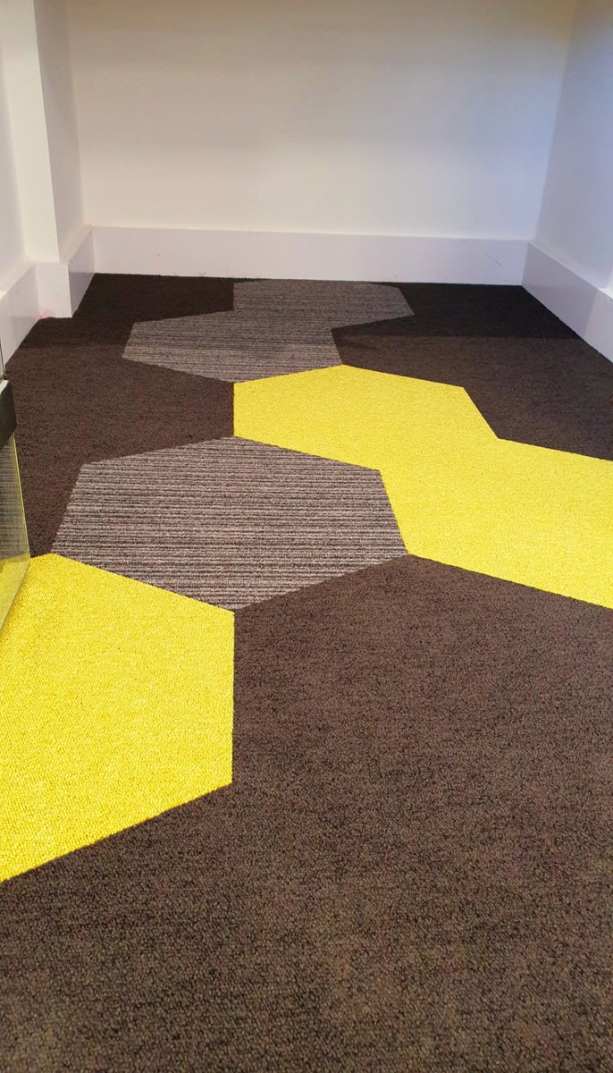 FlooringHarding's tweet photo. Heres a little taster of our current installation project. @durafloruk hextiles along with cienna sheet vinyl.
#flooring #art #shape #floorcanvas #carpet #carpetfitting #floorlayer #contractfloor #contractor #contractors #contractflooring https://t.co/rHSIrtRcoU