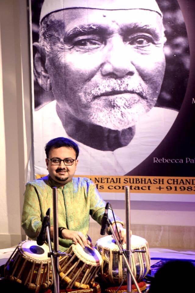 sourabhgoho's tweet photo. A great blessing to perform under the lotus feet of Acharya Baba Allaudin Khan Saheb. Check out this link 👉🏻 https://t.co/xfIbo5JMou - another clip from the #MusicalThrowback series. Have a look 👏🏻
#Tabla #SourabhGoho #Live
#Musical #Throwback #Music https://t.co/Va9QPVntGa