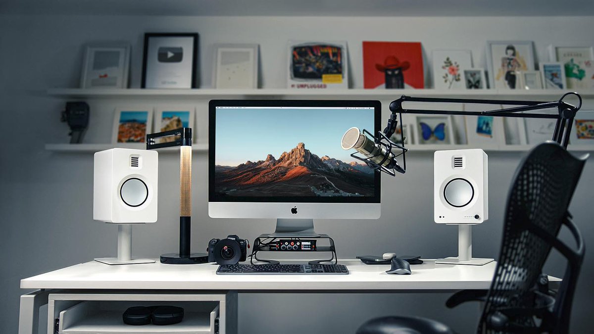 twelvesouth's tweet photo. We're loving this amazing #WFH setup by @stalman, which includes our #BackPack and #CurveRiser with the new #iMac2020 😍 Check out the full tour of his "Perfect Desk Setup for Creators" now on YouTube 🎥 https://t.co/dlVqX049xN #TwelveSouth #DesktopStand https://t.co/SEcRpXKsDR