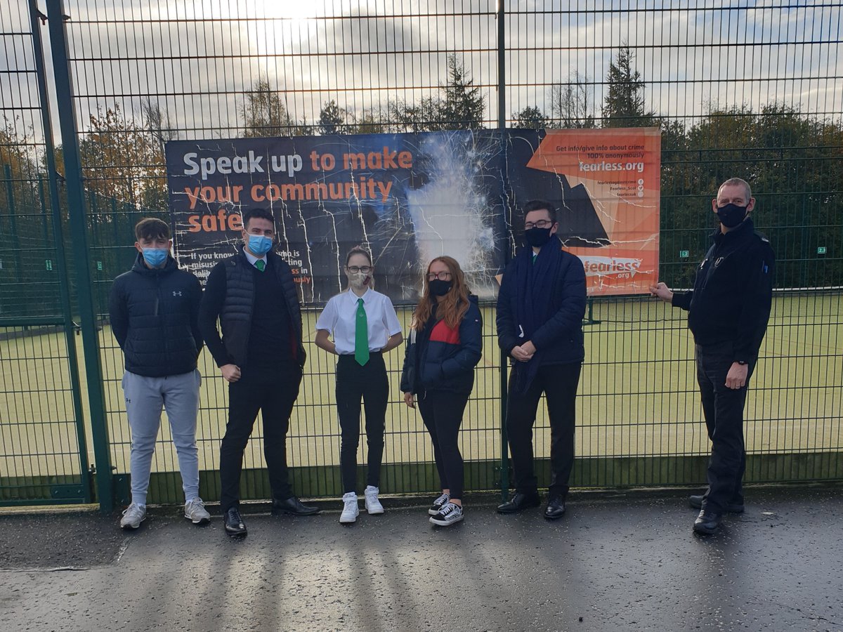 PSOSNWEdinburgh's tweet photo. Here's one of our School Link Officers at @forresterhs raising awareness of @Fearless_Scot fireworks campaign.

If you know or suspect who is responsible for firework misuse or deliberate fires #BeFearless in speaking up 100% anonymously at https://t.co/kT3UVn4ydC

#OpCrackle https://t.co/ycIIVGeopS