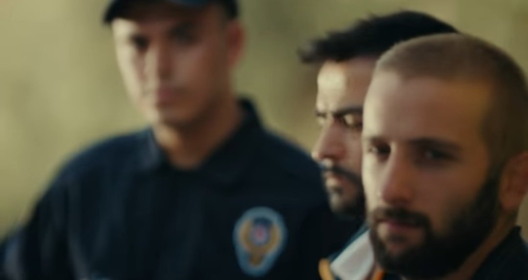 GnlTopal5's tweet photo. Farkındaysanız Ambulansda paramedicler iki farklı insanlar. Çok büyük bir oyun var 🙃😉 #SefirinKızı #DayanSevdam #destan #Narecelebi #sancarefeoglu #GedizIsıklı #kavruk @SefirinKiziDizi https://t.co/nGiRXX4N6n