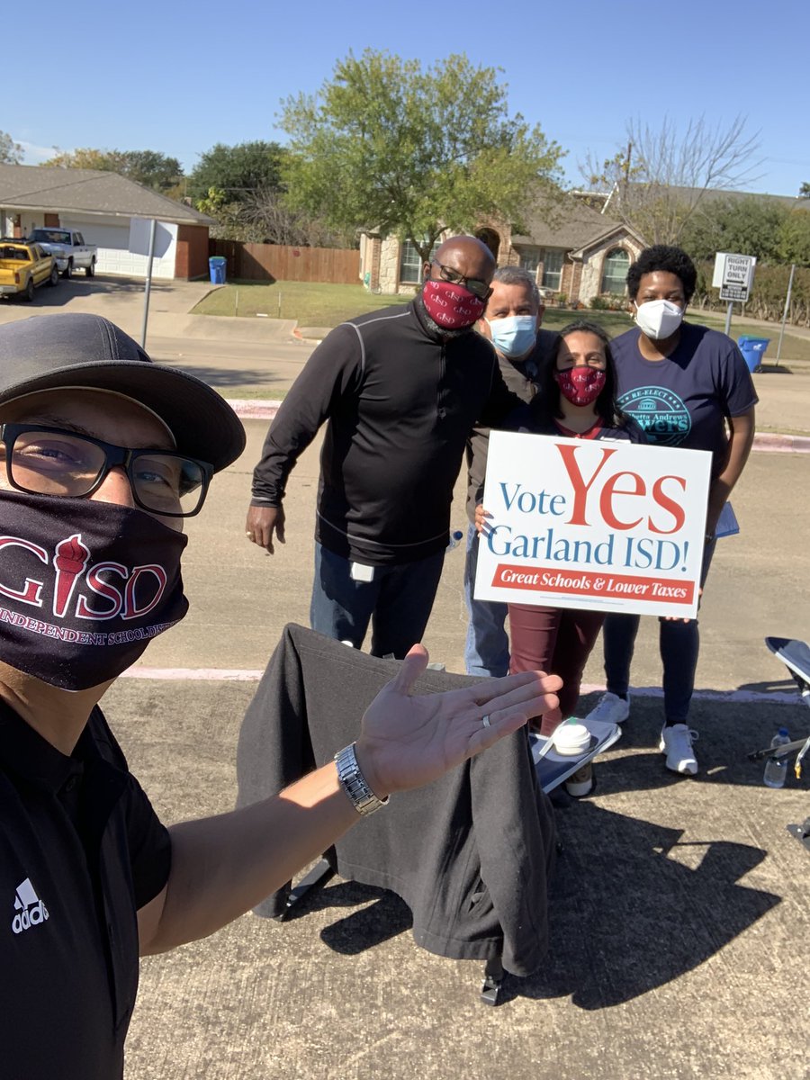 drlopez23's tweet photo. Election Day.  Woohoo!  America is the Best. No lines- if you haven’t voted now is a perfect time before that late rush.  Ck out these friendly faces at the polls. @sherese_nix @TiffanyVeno @gisdnews https://t.co/MPE2ru4Rln